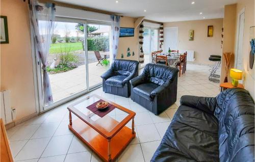 Kerlouan House | Cozy Home In Kerlouan With Wifi