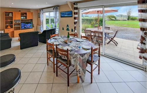 Kerlouan House | Cozy Home In Kerlouan With Wifi