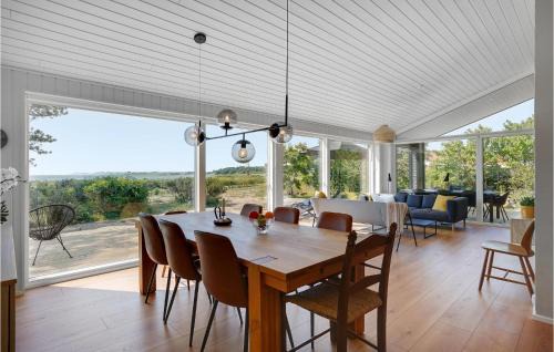 Knebel House | Cozy Home In Knebel With House Sea View