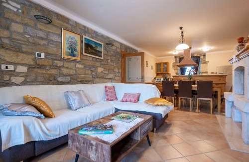 Purgarija Cepic House | Cozy home in Krsan with jacuzzi