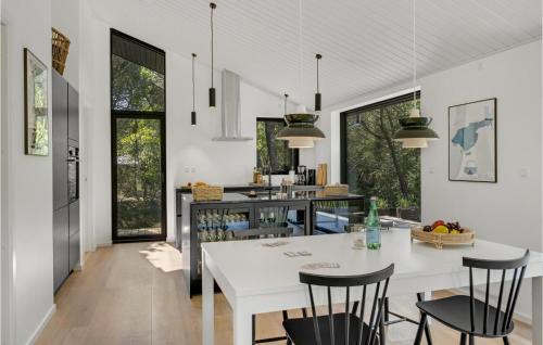 Læsø House | Cozy Home In Læsø With Kitchen