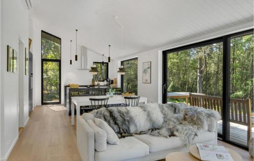 Læsø House | Cozy Home In Læsø With Kitchen