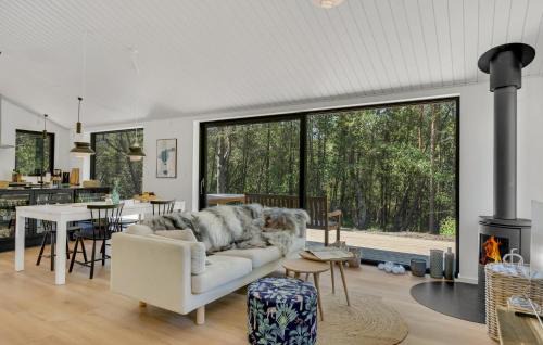 Læsø House | Cozy Home In Læsø With Kitchen