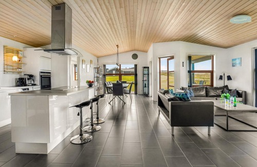 Nr. Lyngby House | Cozy home in Løkken with sauna