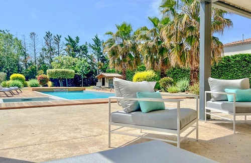 Maillane House | Cozy home in Maillane with kitchen