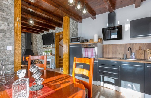 Perusic House | Cozy home in Perusic with jacuzzi