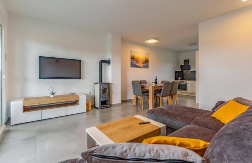 Skatari House | Cozy home in Pula with WiFi