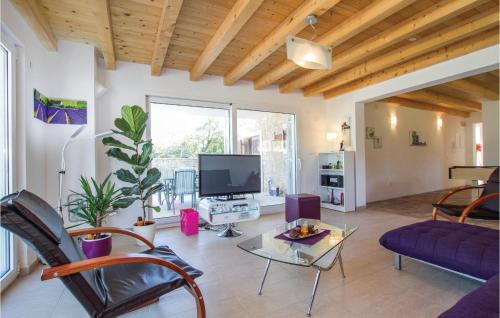 Rakalj House | Cozy Home In Rakalj With Sauna