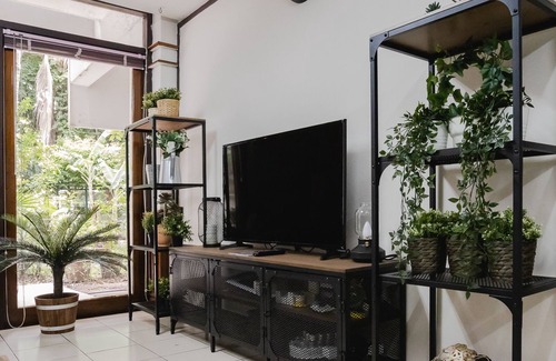 Samsen Nai Apartment | Cozy home in the garden,Central BKK,2mins to BTS Sanampao