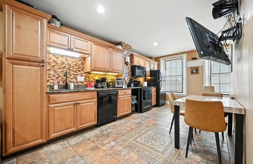 Old City House | Cozy Home in Vibrant Philadelphia Neighborhood