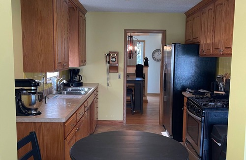 Victory House | Cozy Home in Victory Pkwy!