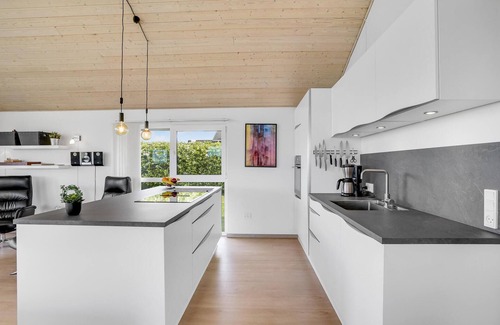 Vinderup House | Cozy home in Vinderup with kitchen