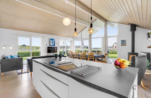 Vinderup House | Cozy home in Vinderup with kitchen