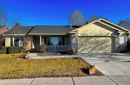 Southwest Ada County Alliance House | Cozy home located next to everything you need ✈️🛍🛣🍽