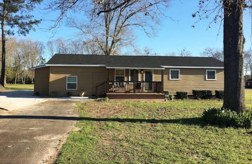 Perry House | Cozy Home- Near Perry Fair - Rigby's-Robins AFB