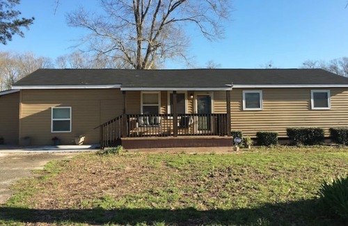 Perry House | Cozy Home- Near Perry Fair - Rigby's-Robins AFB