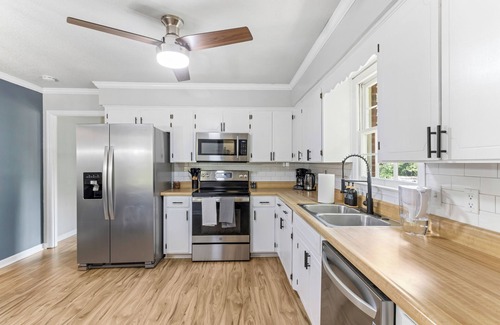 Spartanburg House | Cozy Home w/Pool Table, Arcade & Firepit