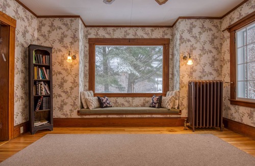 Bethlehem House | Cozy home with covered porch, & sun room - walk to shops/dining/bars