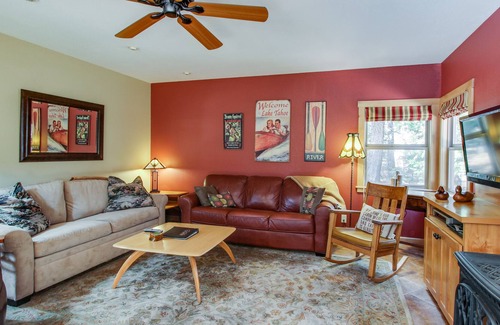 Lake Forest Cabin | Cozy Home with Fireplace & Free Wifi - Walk Your Dog to the Beach