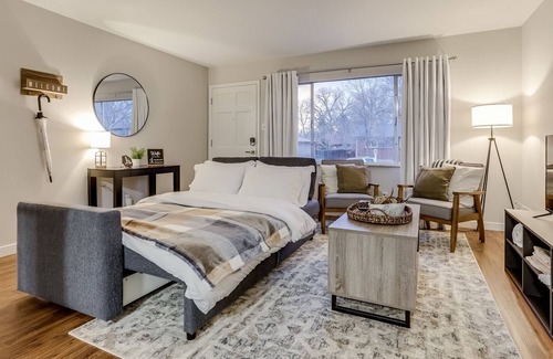 Alta Vista Area House | Cozy Home with Modern Vibes | Pet Friendly | Game Room |