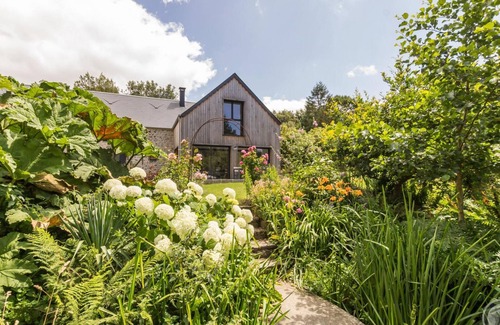 Les Moitiers-d'Allonne Cottage | Cozy house with garden and terrace, ideal for families