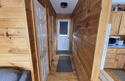 York Cottage | Cozy House/Cottage, minutes to National Park & Golf Course