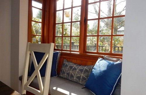 Lynn Valley House | Cozy House in Lynn Valley, North Van close to Nature and Tourist Attractions!