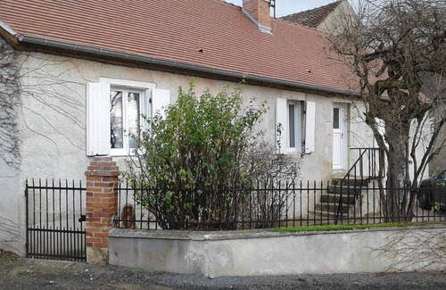 Brout-Vernet Cottage | Cozy house in the heart of the village with enclosed garden