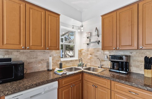 South Pinellas Community Council House | Cozy House Minutes From Gulf Beaches and Shopping! Heated Pool In Paradise!