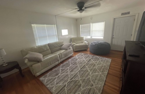 Griffin Heights House | Cozy House on the Hilln