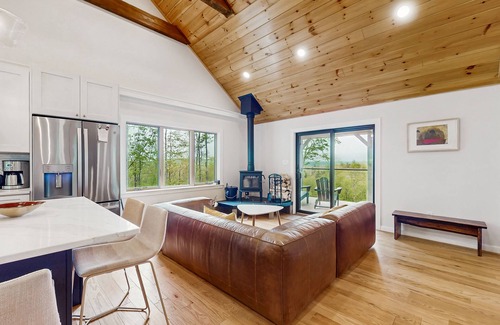 Mount Holly House | Cozy house w/mountain views, hot tub, woodstove, balcony, bbq, central a/c