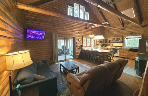 Oriental House | Cozy house with deep water private dock