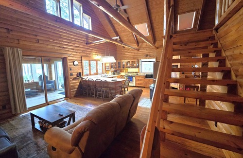 Oriental House | Cozy house with deep water private dock