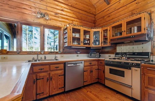 Oriental House | Cozy house with deep water private dock