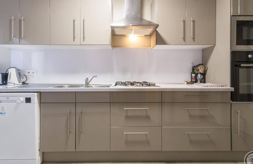 Le Vast Cottage | Cozy house with fireplace and games room in quaint village