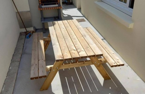 Le Vast Cottage | Cozy house with fireplace and games room in quaint village