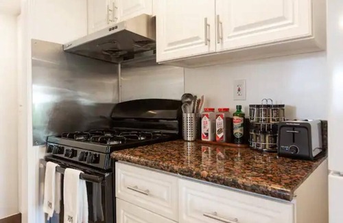 El Monte House | Cozy House with Self Check-in and Free Gated Parking Near Downtown Los Angeles