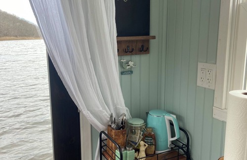 Old Lyme Boat Rental | Cozy houseboat escape surrounded by breath taking views across from Rocky Neck!