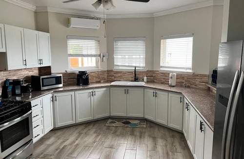 Downtown Nassau House | Cozy in paradise. 5 minutes from the beach, Fish Fry, and downtown Bay Street.