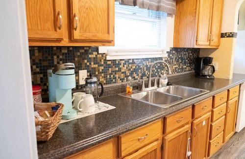 Joplin House | Cozy Joplin home, near medical school