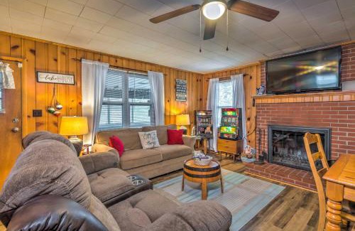 Cub Run House | Cozy Kentucky Cabin with Sunroom, Yard and Views!
