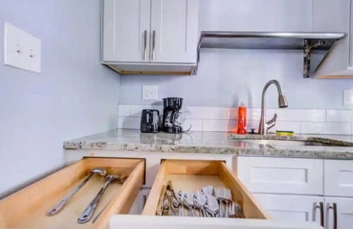 Decatur House | Cozy King bed and Queen Sofa bed Apt