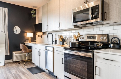 Boise Apartment | Cozy King Bed, Coffee Bar, Pool