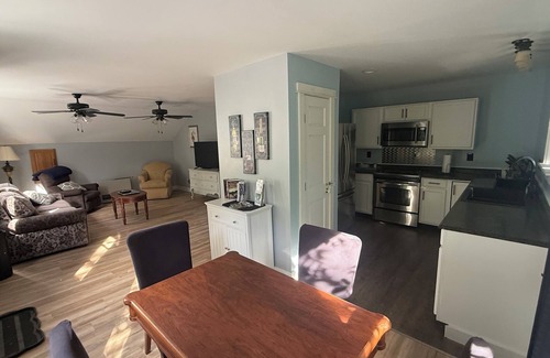 Bucksport Apartment | Cozy King Sized 1-BR Maine Nature Retreat with Ridge Views, Pool & Hot Tub!