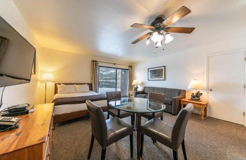 Truckee House | Cozy King Studio w/Lake View #145 at Donner Lake Village