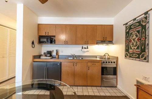 Truckee House | Cozy King Studio w/Lake View #145 at Donner Lake Village
