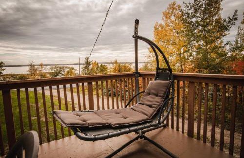 Parkland County House | Cozy lake cottage