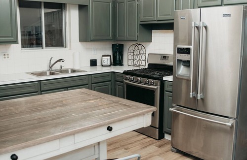 Vermilion House | Cozy lake cottage with table games