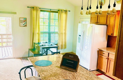 Tool House | Cozy lake house getaway on Cedar creek lake hidden gem!