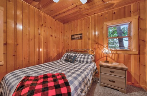 Hawks House | Cozy lakefont, slps 6, w/firepit